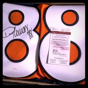 Signed Demaryius Thomas Jersey(JSA authentication)